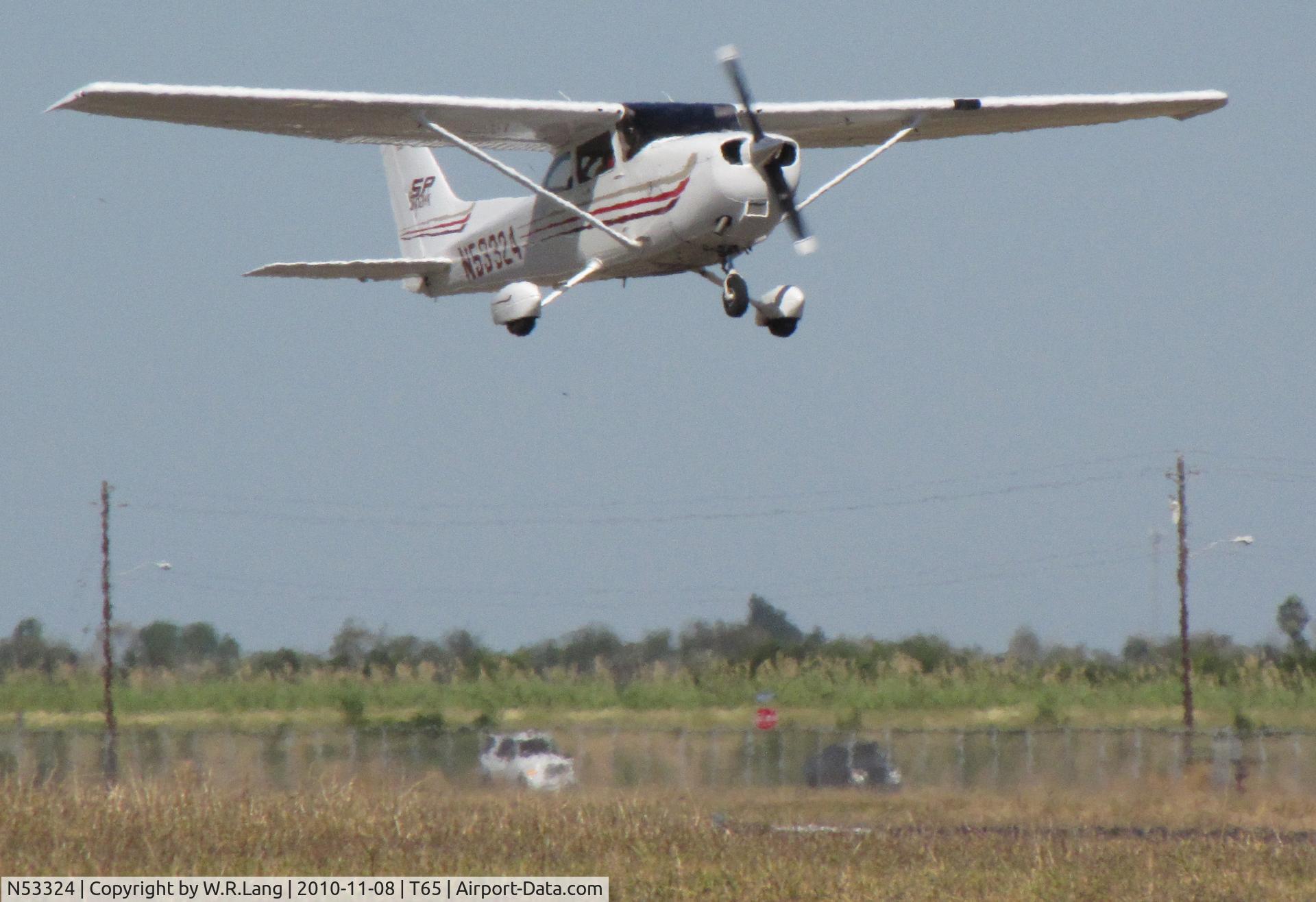 N53324, Cessna 172S C/N 172S9343, Landing at Weslaco, TX
