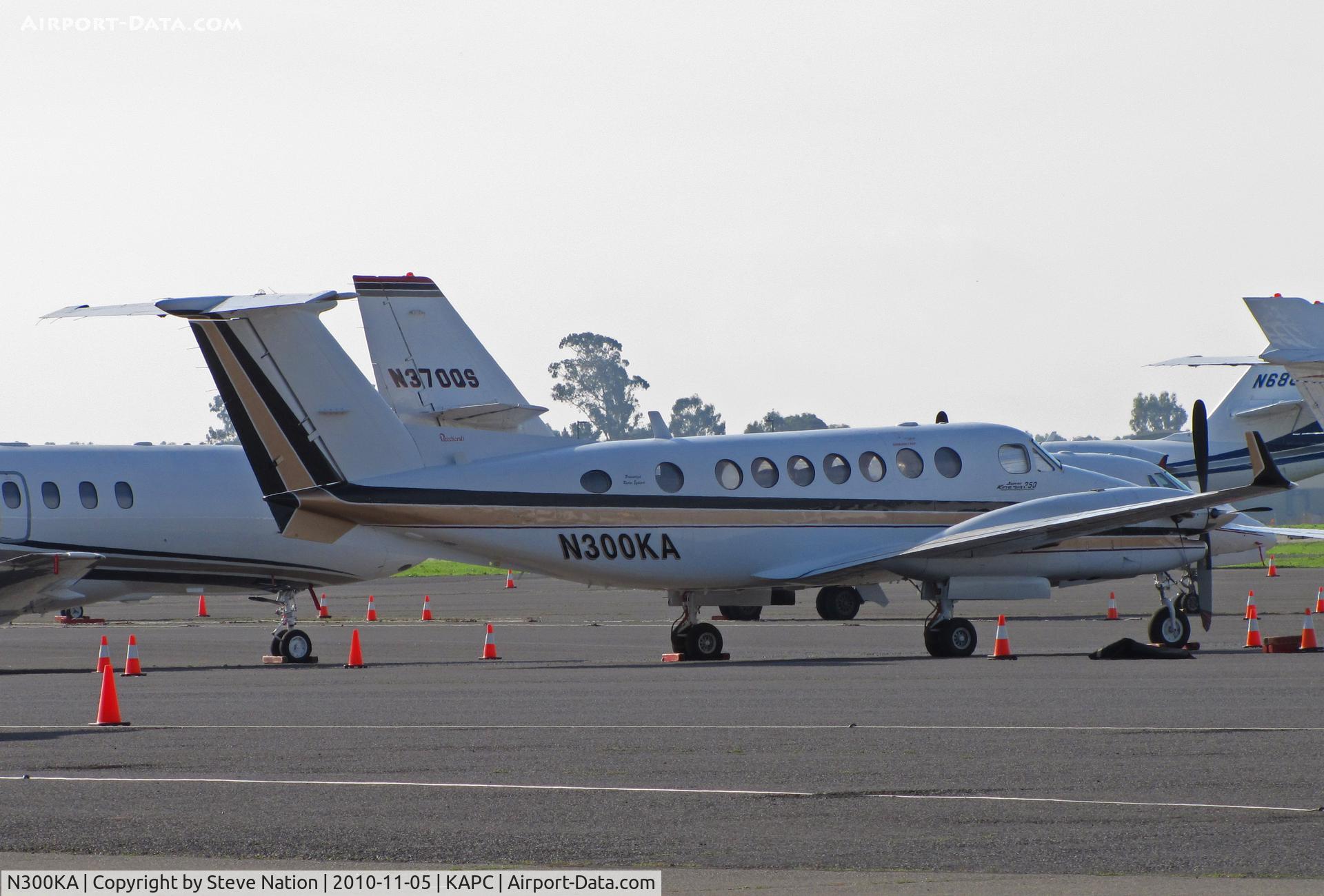 N300KA, 1990 Beech B300 King Air C/N FL-28, Malone Aero Sales (Atlanta, GA) 1990 Beech B300 King Air at Napa, CA