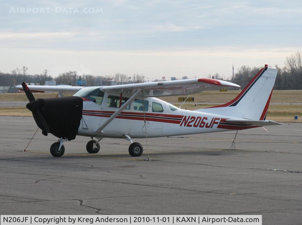 N206JF, 1965 Cessna P206 Super Skylane C/N P206-0137, Cessna P206 Stationair on the line.