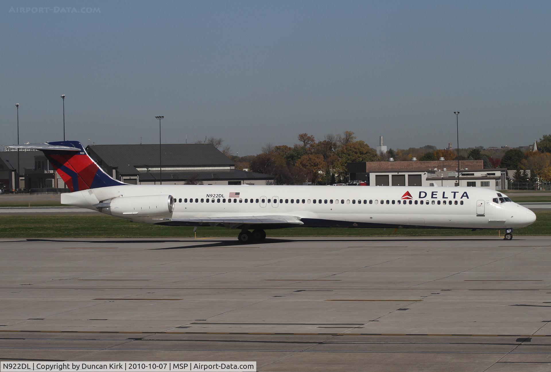 N922DL, 1988 McDonnell Douglas MD-88 C/N 49646, Original DL aircraft at MSP