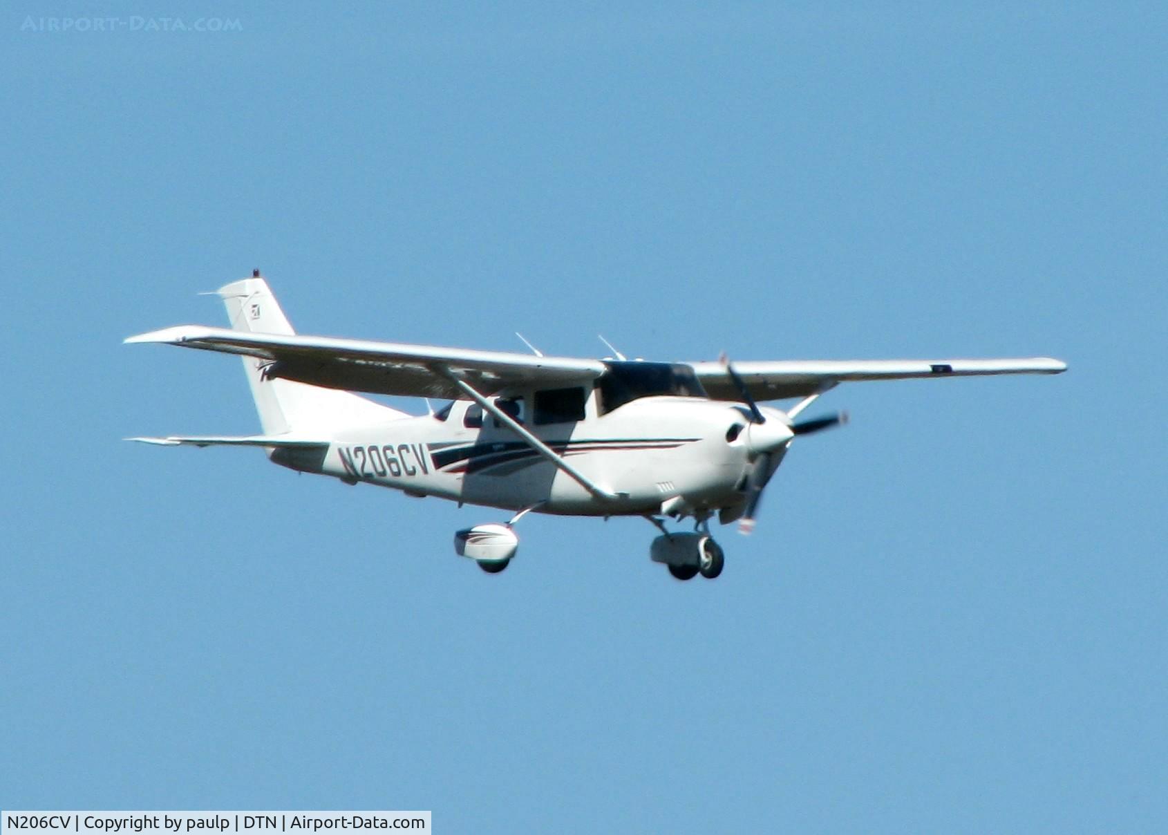 N206CV, 2000 Cessna T206H Turbo Stationair C/N T20608164, Landing at Downtown Shreveport.