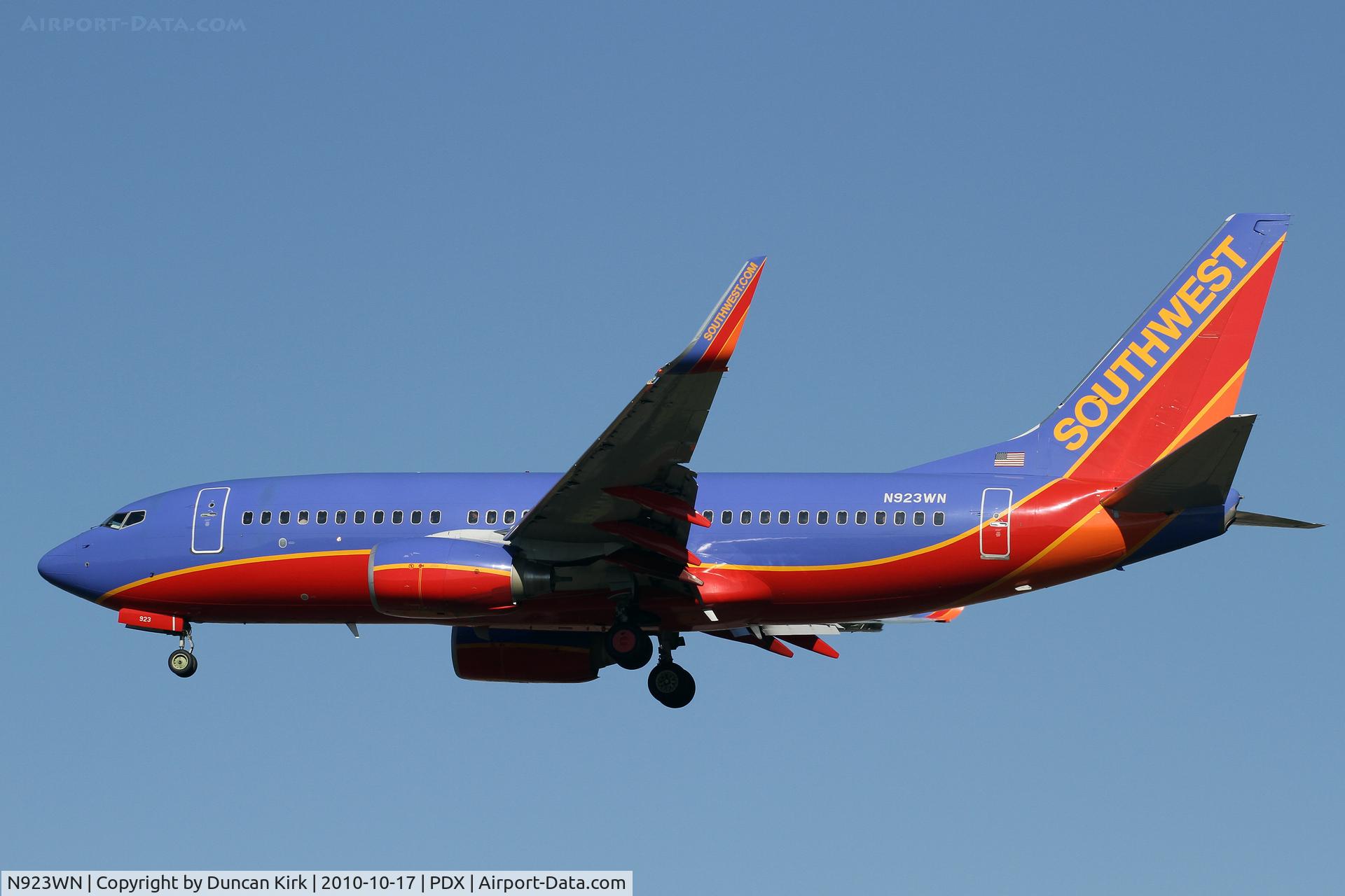 N923WN, 2008 Boeing 737-7H4 C/N 36627, No bags fly free logo on this baby.....yet!