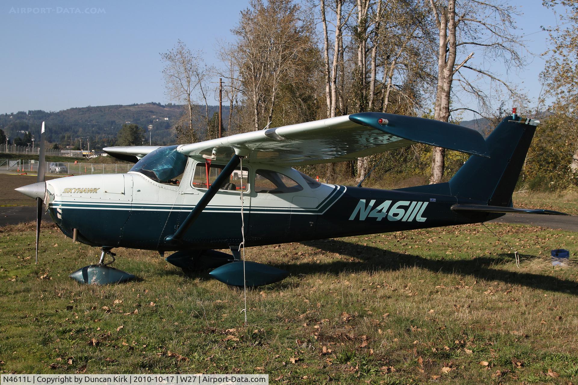 N4611L, 1966 Cessna 172G C/N 17254606, This strip is right by I-5!