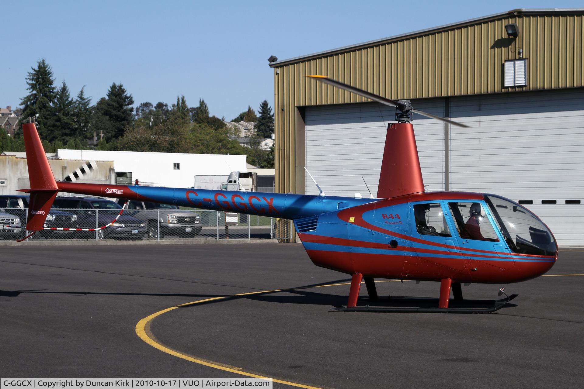 C-GGCX, Robinson R44 II C/N 12391, Nice colors on this Robinson