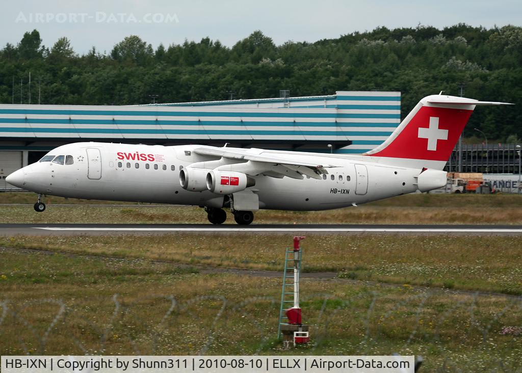 HB-IXN, 1996 British Aerospace Avro 146-RJ100 C/N E3286, Landing rwy 24