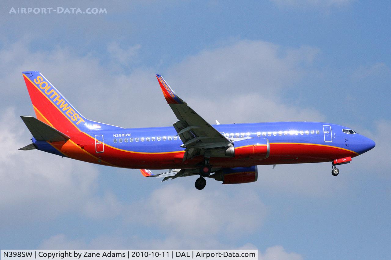 N398SW, 1995 Boeing 737-3H4 C/N 27692, At Dallas Love Field