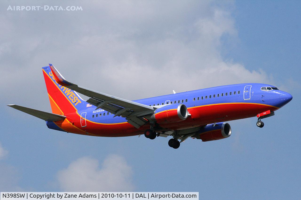 N398SW, 1995 Boeing 737-3H4 C/N 27692, At Dallas Love Field