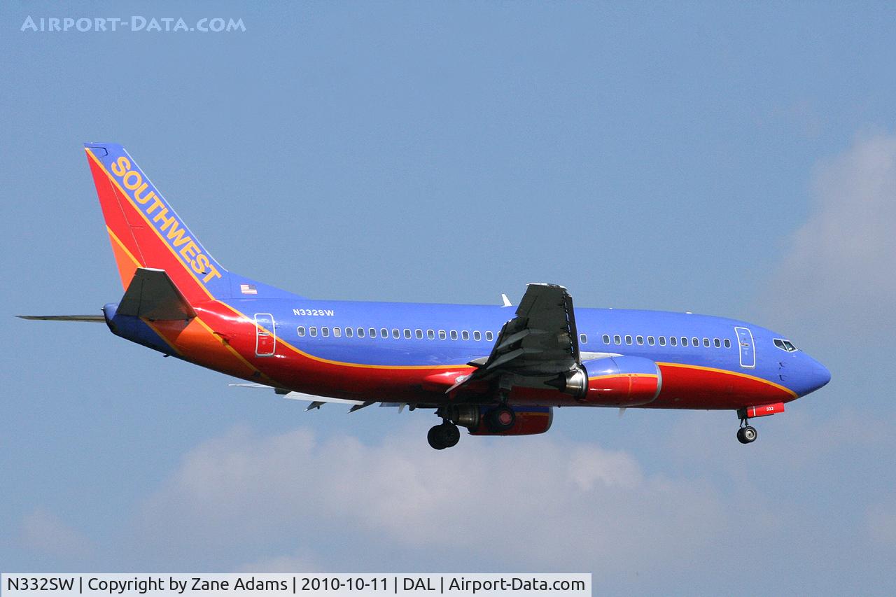 N332SW, 1988 Boeing 737-3H4 C/N 23696, At Dallas Love Field