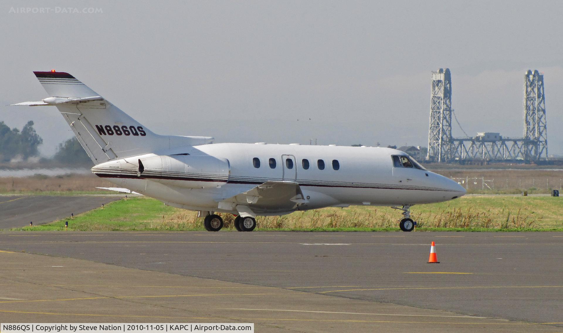 N886QS, 2000 Raytheon Hawker 800XP C/N 258486, NetJets 2000 Hawker 800XP departing for short flight to KMHR/Mather Field, Sacramento, CA - Napa River RR Bridge in background
