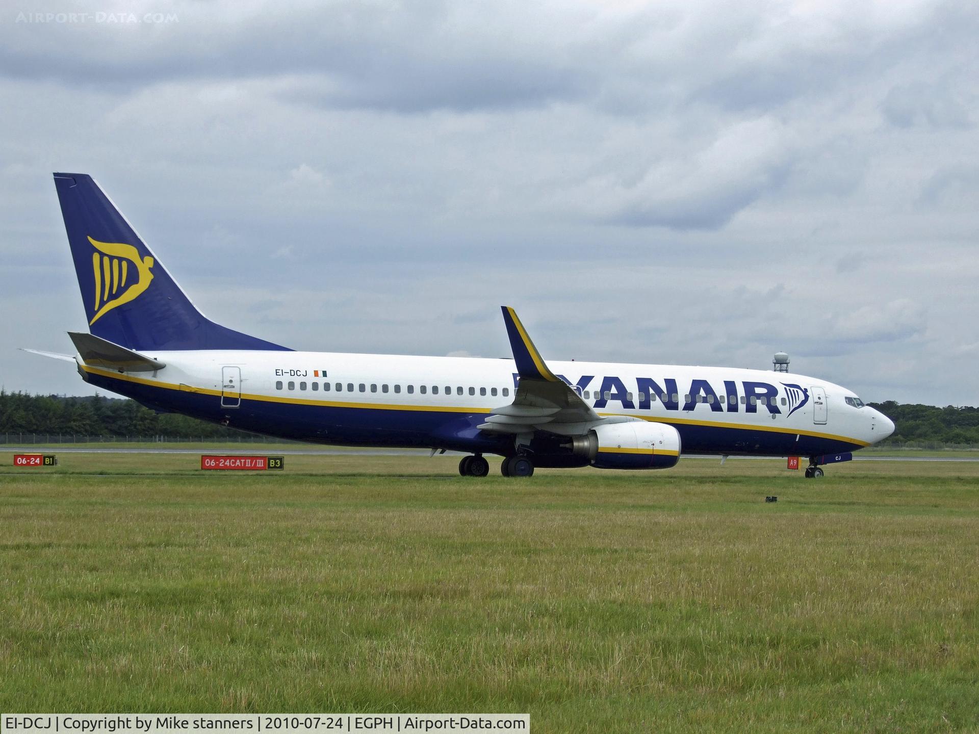 EI-DCJ, 2004 Boeing 737-8AS C/N 33564, 