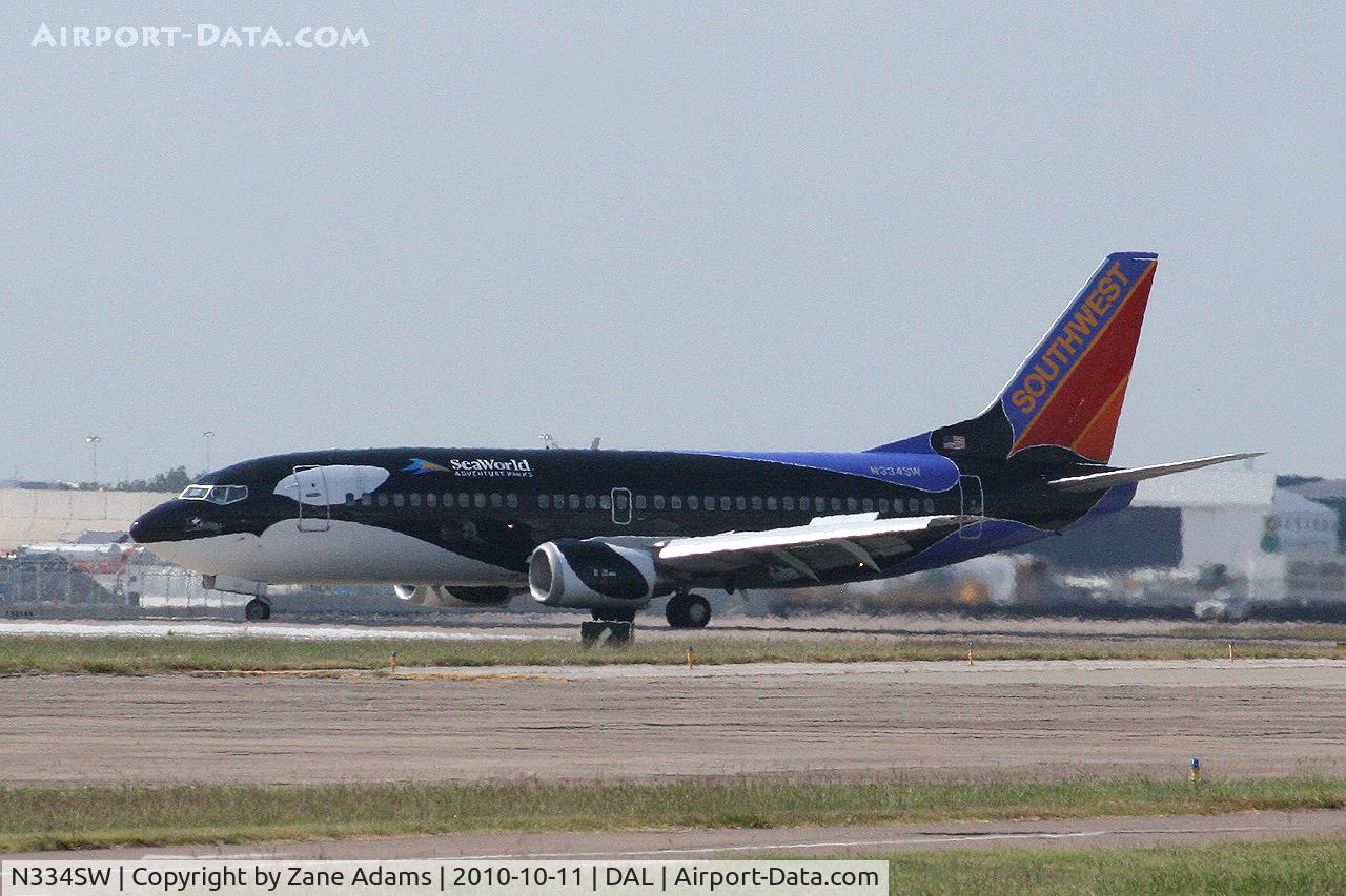 N334SW, 1988 Boeing 737-3H4 C/N 23938, Southwest Shamu At Dallas Love Field