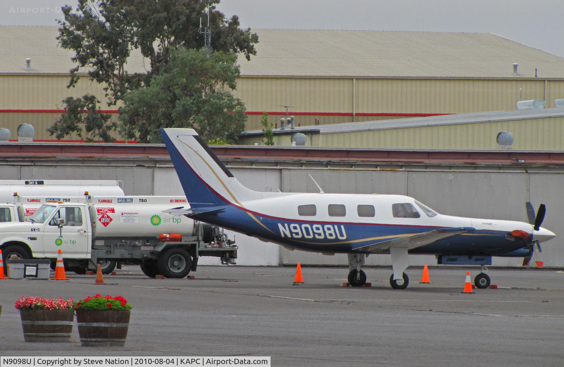 N9098U, 1986 Piper PA-46-310P Malibu C/N 4608025, McAllen, TX-based 1986 Piper PA-46-310P visiting KAPC/Napa County Airport, CA