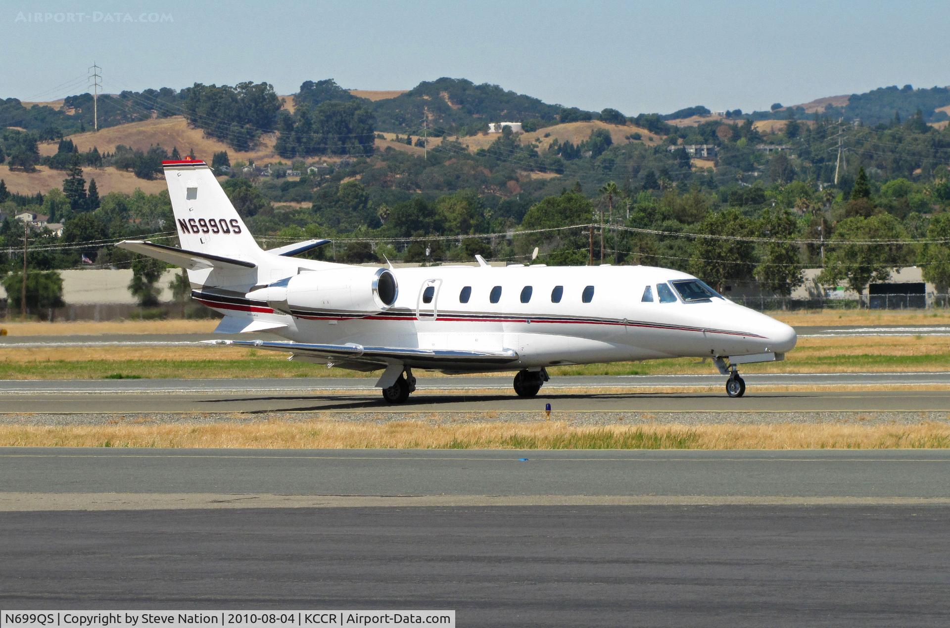 N699QS, 2001 Cessna 560XL Citation Excel C/N 560-5199, NetJets 2001 Cessna 560XL ready to depart KCCR/Buchanan Field, Concord, CA for KSNA/John Wayne Airport, Santa Ana, CA