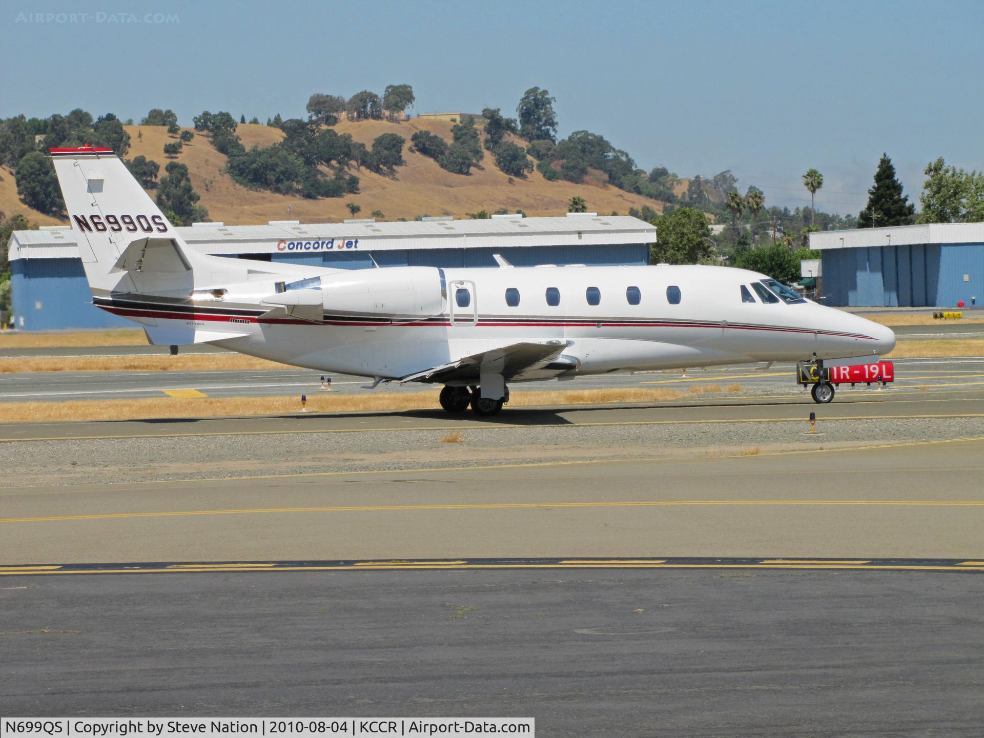 N699QS, 2001 Cessna 560XL Citation Excel C/N 560-5199, NetJets 2001 Cessna 560XL ready to depart KCCR/Buchanan Field, Concord, CA for KSNA/John Wayne Airport, Santa Ana, CA