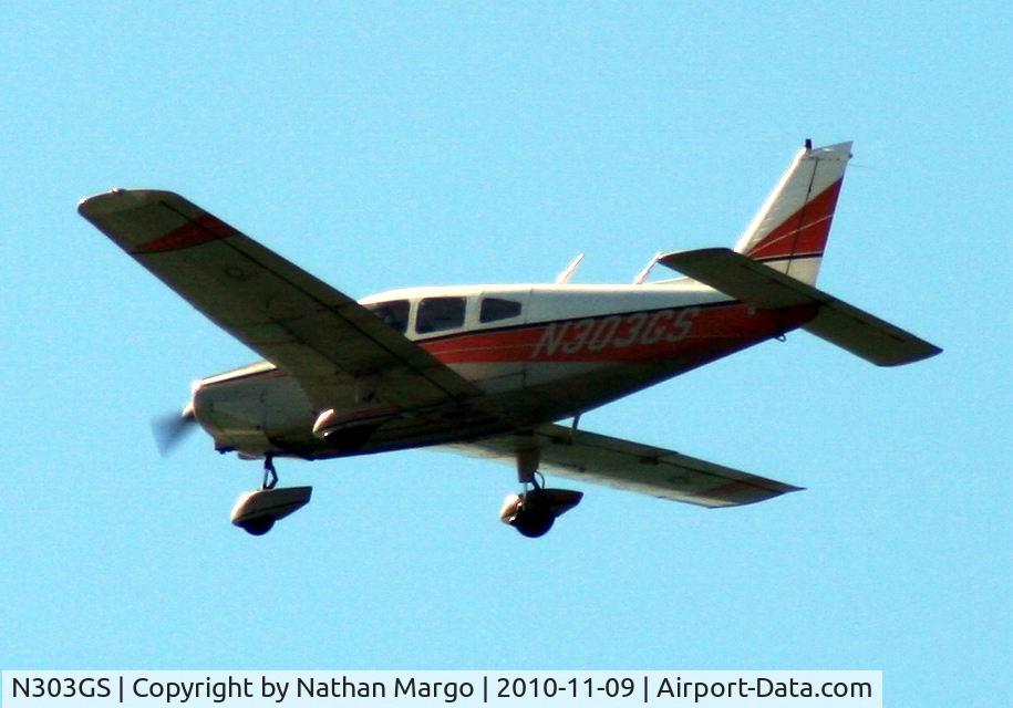 N303GS, 1977 Piper PA-28-161 C/N 28-7716208, Seen flying South over Ocean Beach Pier, San Diego, California.