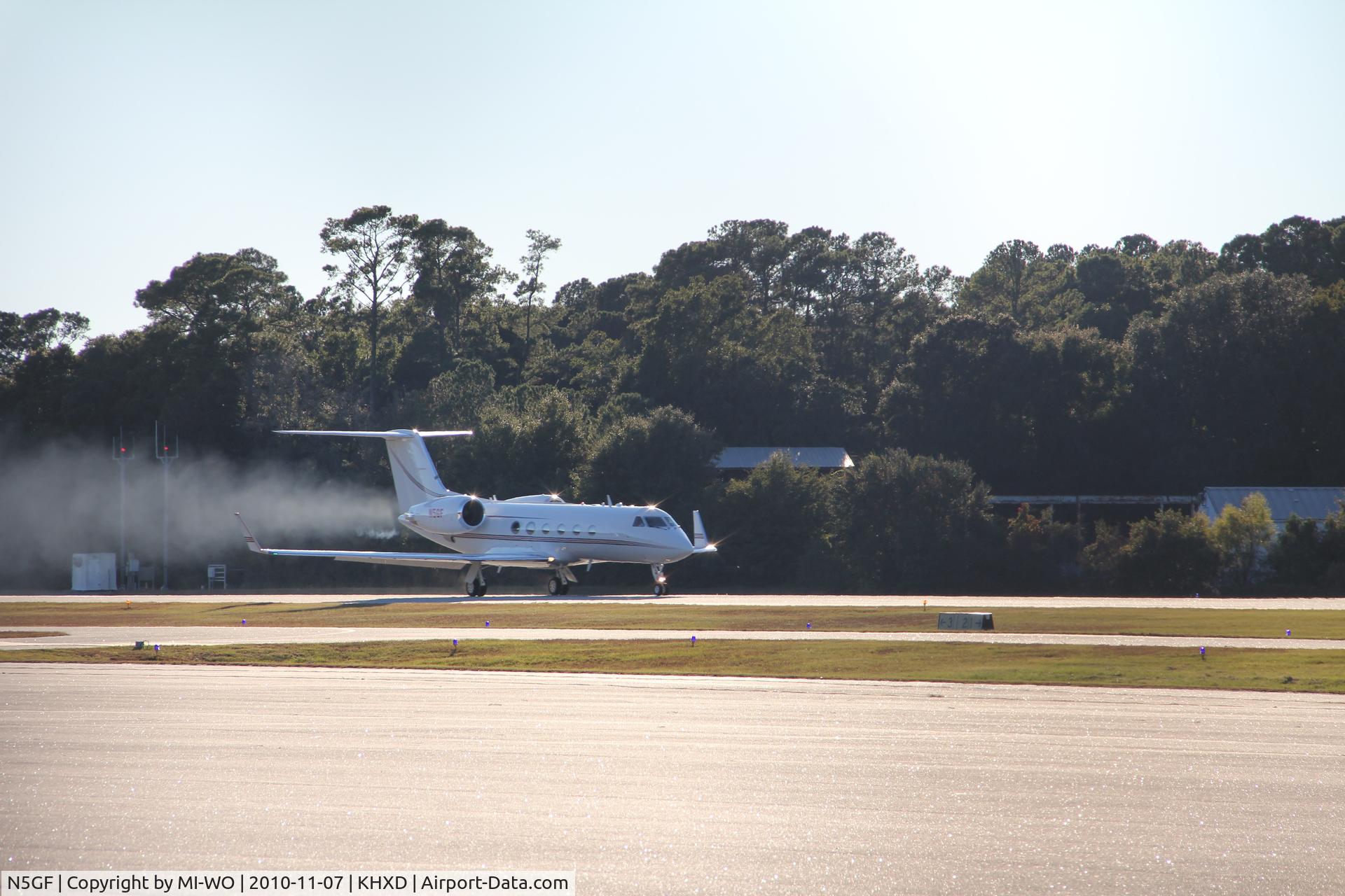 N5GF, 1995 Gulfstream Aerospace G-IV C/N 1277, Departure runway 03
