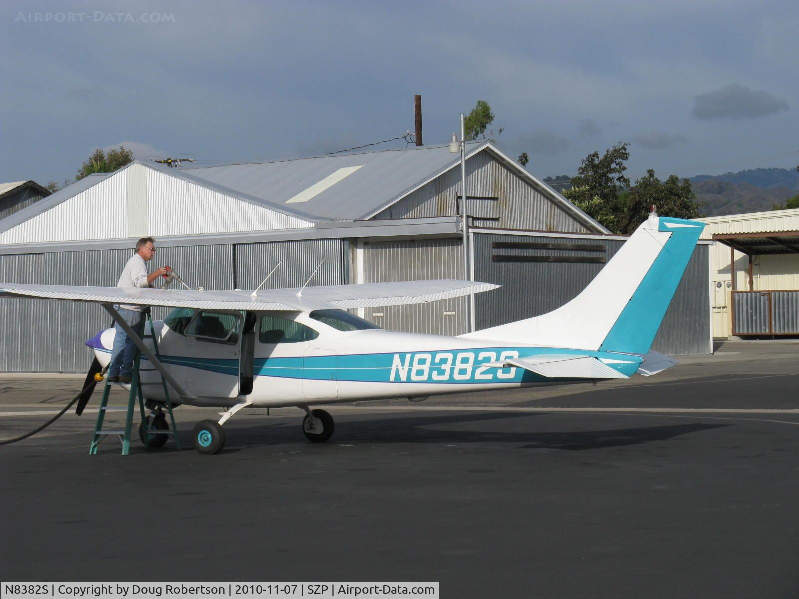 N8382S, 1965 Cessna 182H Skylane C/N 18256482, 1965 Cessna 182H SKYLANE, Continental O-470-S 230 Hp, refueling