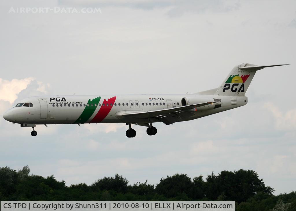 CS-TPD, 1991 Fokker 100 (F-28-0100) C/N 11317, Landing rwy 24