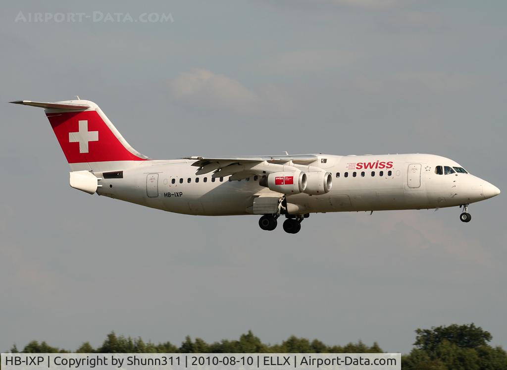 HB-IXP, 1996 British Aerospace Avro 146-RJ100 C/N E3283, Landing rwy 24