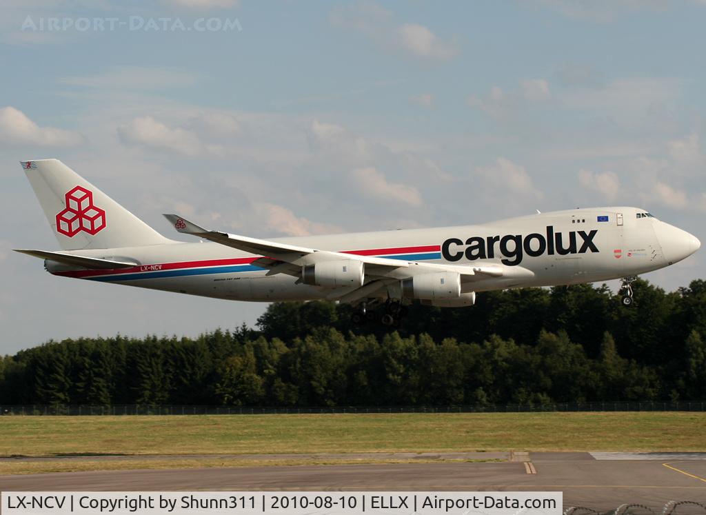 LX-NCV, 1999 Boeing 747-4R7F/SCD C/N 29730, Landing rwy 24
