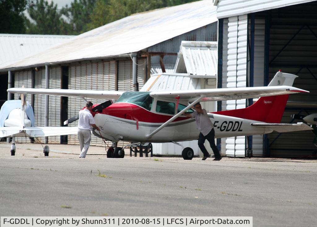 F-GDDL, Reims FR182 C/N 0062, Put inside a hangar...