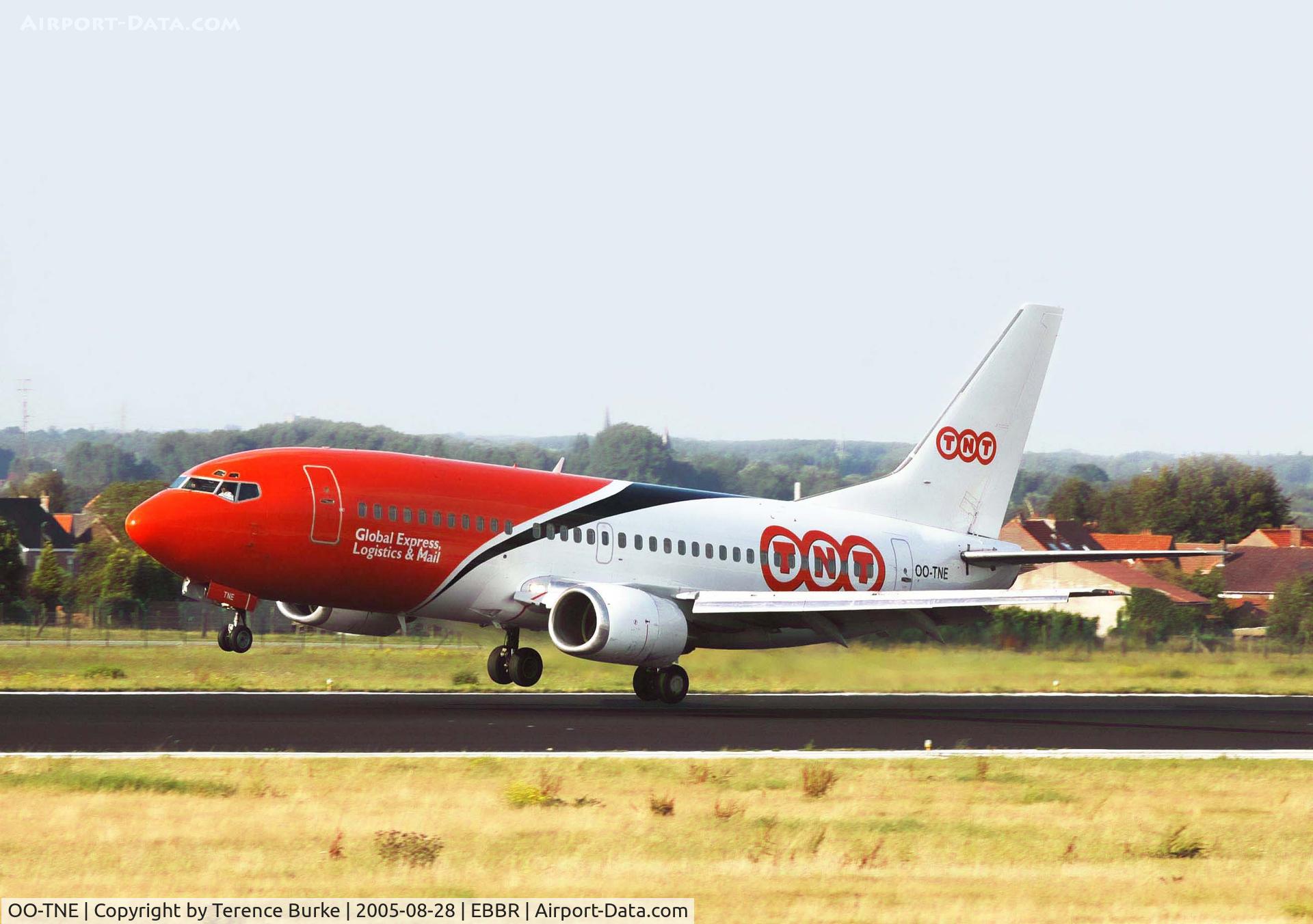 OO-TNE, 1986 Boeing 737-3Q8 C/N 23535, Touchdown,  Rny. 25L Brussels