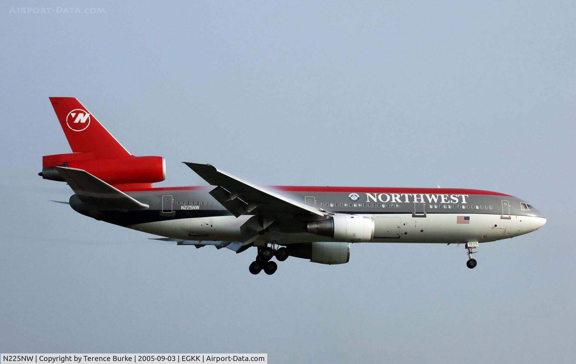 N225NW, 1975 McDonnell Douglas DC-10-30 C/N 46582, Gatwick, Rny.08 September 2005 (Early misty morning)