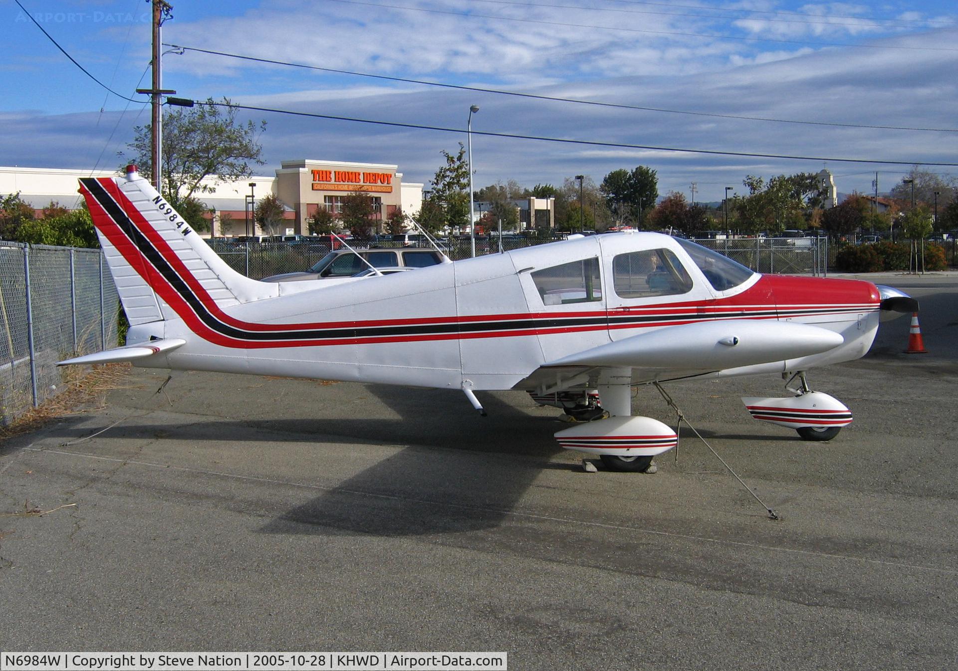 N6984W, 1965 Piper PA-28-140 C/N 28-21182, 1965 Piper PA-28-140 @ KHWD/Hayward Air Terminal, CA home base in Oct 2005 (sold to new owner in Southern California in Feb 2006)