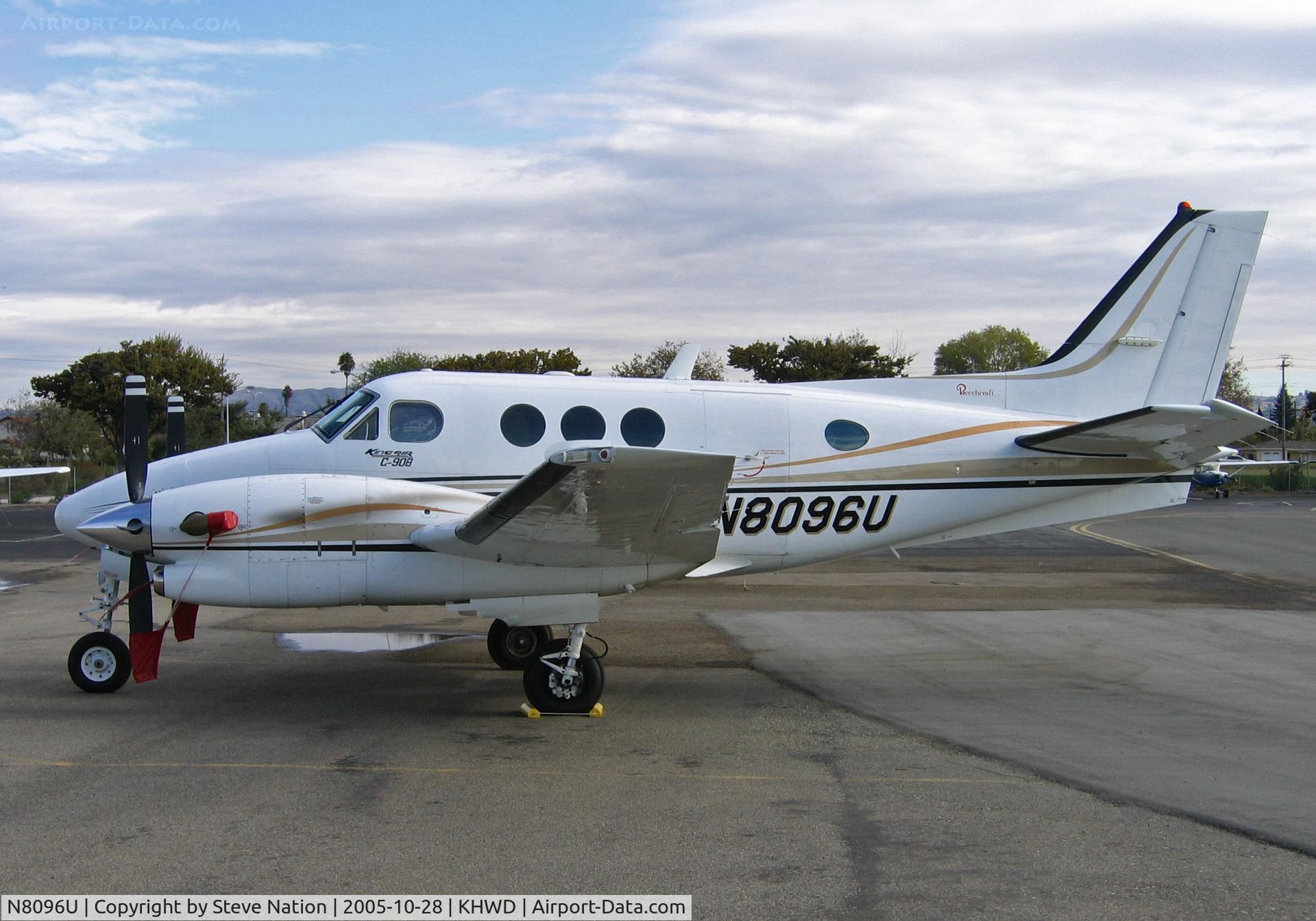 N8096U, 1993 Beech C90A King Air C/N LJ-1326, Alfalfa Aviation (San Jose, CA) 1993 Beech C90A King Air @  KHWD/Hayward Air Terminal, CA in Oct 2005