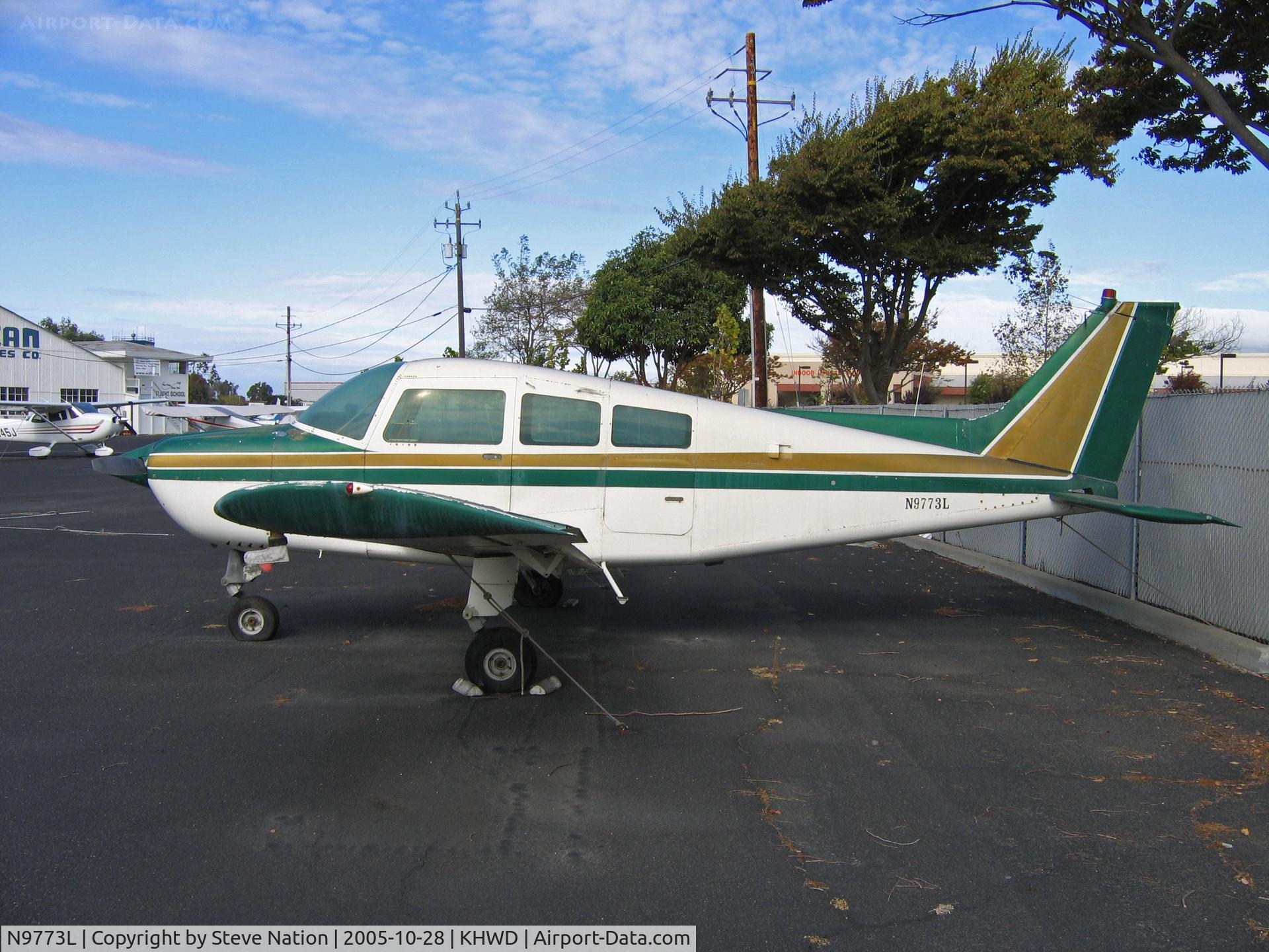 N9773L, 1972 Beech C23 Sundowner 180 C/N M-1390, Nice paint scheme on 1973 Beech C23 Muskateer @ KHWD/Hayward Air Terminal, CA home base in Oct 2005