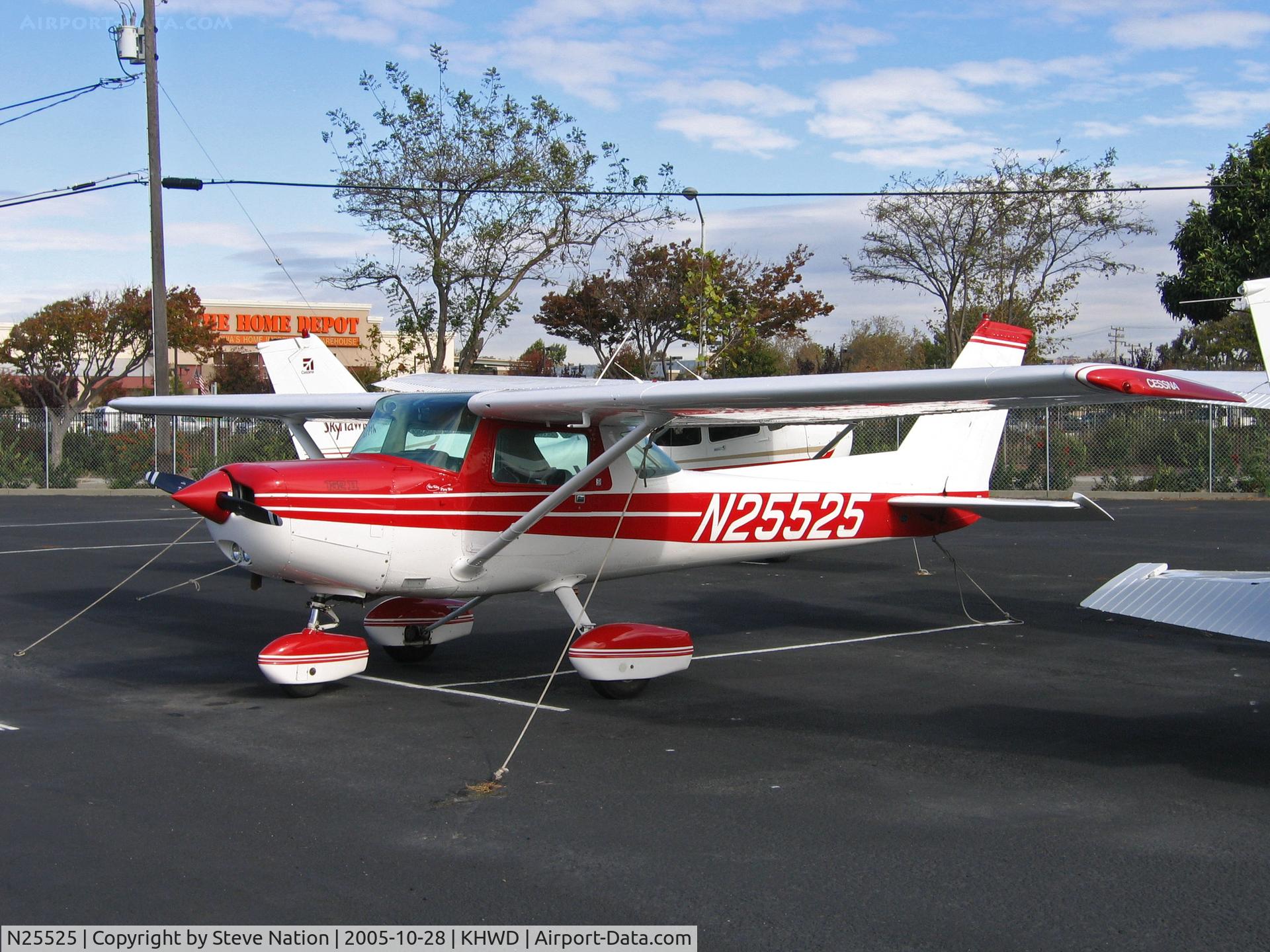 N25525, 1977 Cessna 152 C/N 15280716, 1977 Cessna 152 @ KHWD/Hayward Air Terminal, CA in Oct 2005