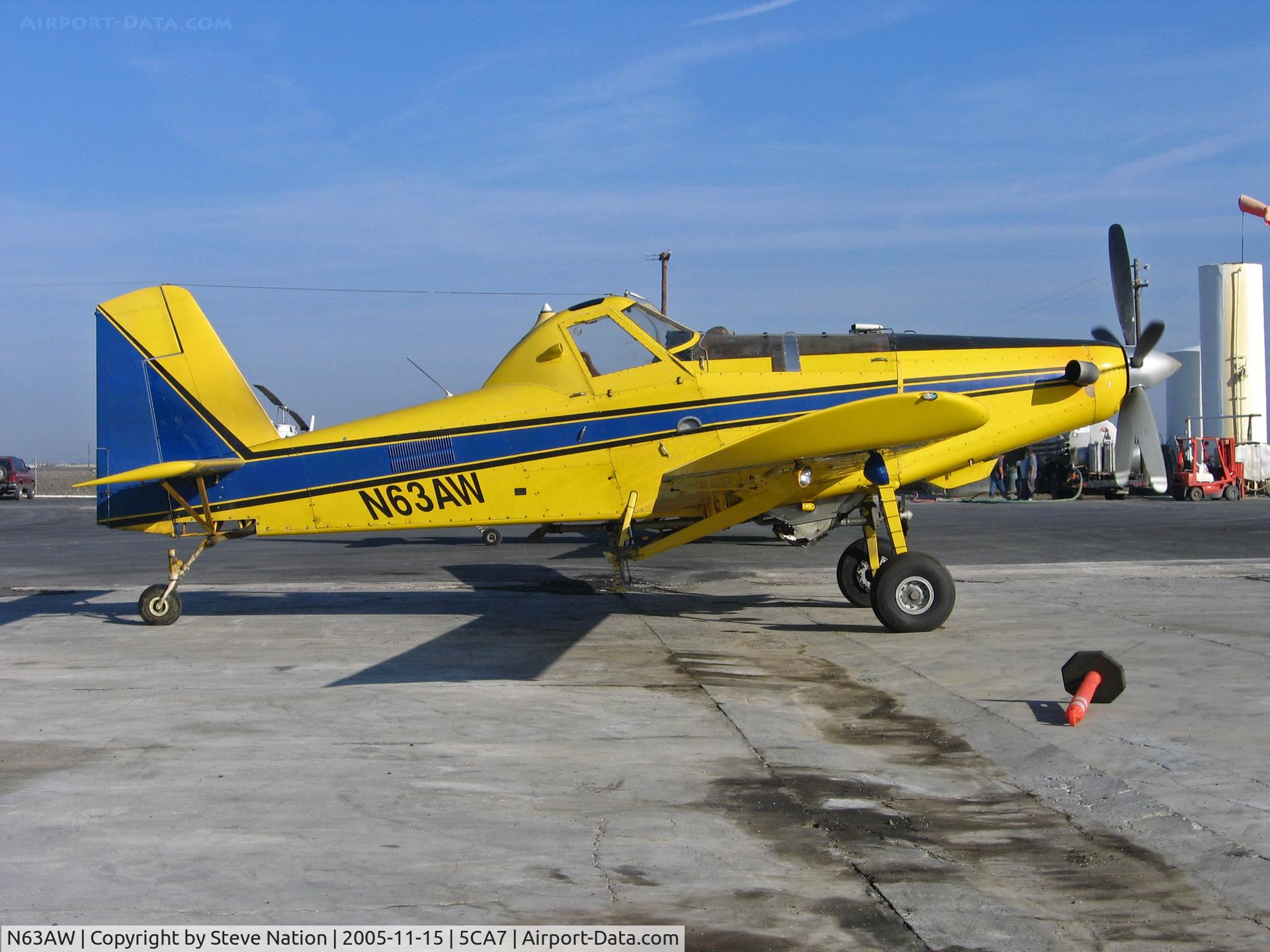 N63AW, 1998 Air Tractor Inc AT-802A C/N 802A-0063, American West Aviation 1998 AT-802A rigged for spraingr @ AWA airstrip NE of Five Points, CA