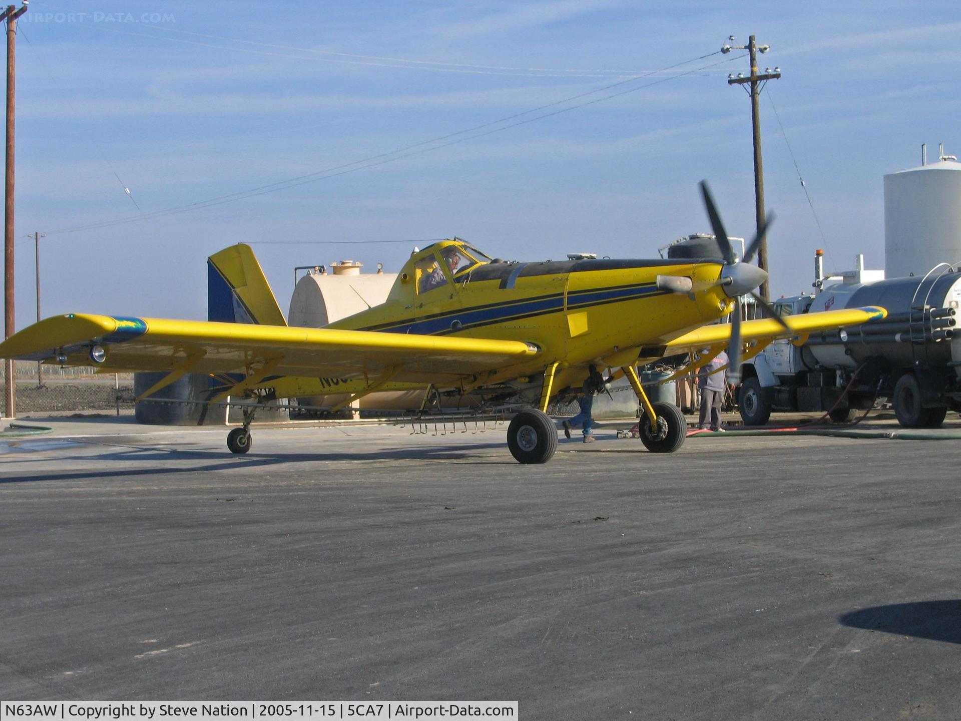 N63AW, 1998 Air Tractor Inc AT-802A C/N 802A-0063, Ready to go: American West Aviation 1998 AT-802A rigged for spraying @ AWA airstrip NE of Five Points, CA