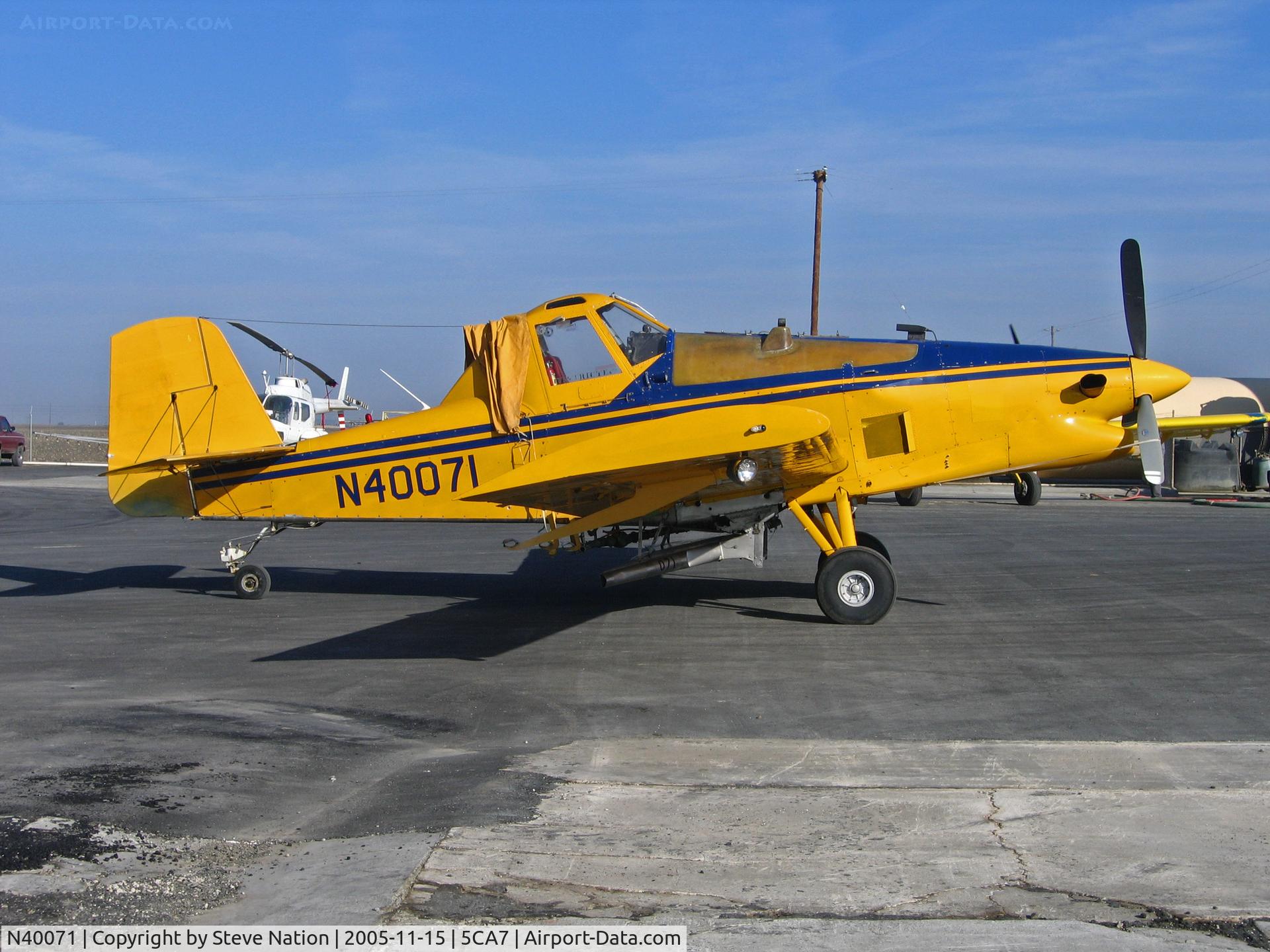 N40071, 1979 Ayres S2R-T34 Thrush C/N 6011, American West Aviation 1979 Ayres S2T-34 rigged for dusting @ AWA airstrip NE of Five Points, CA