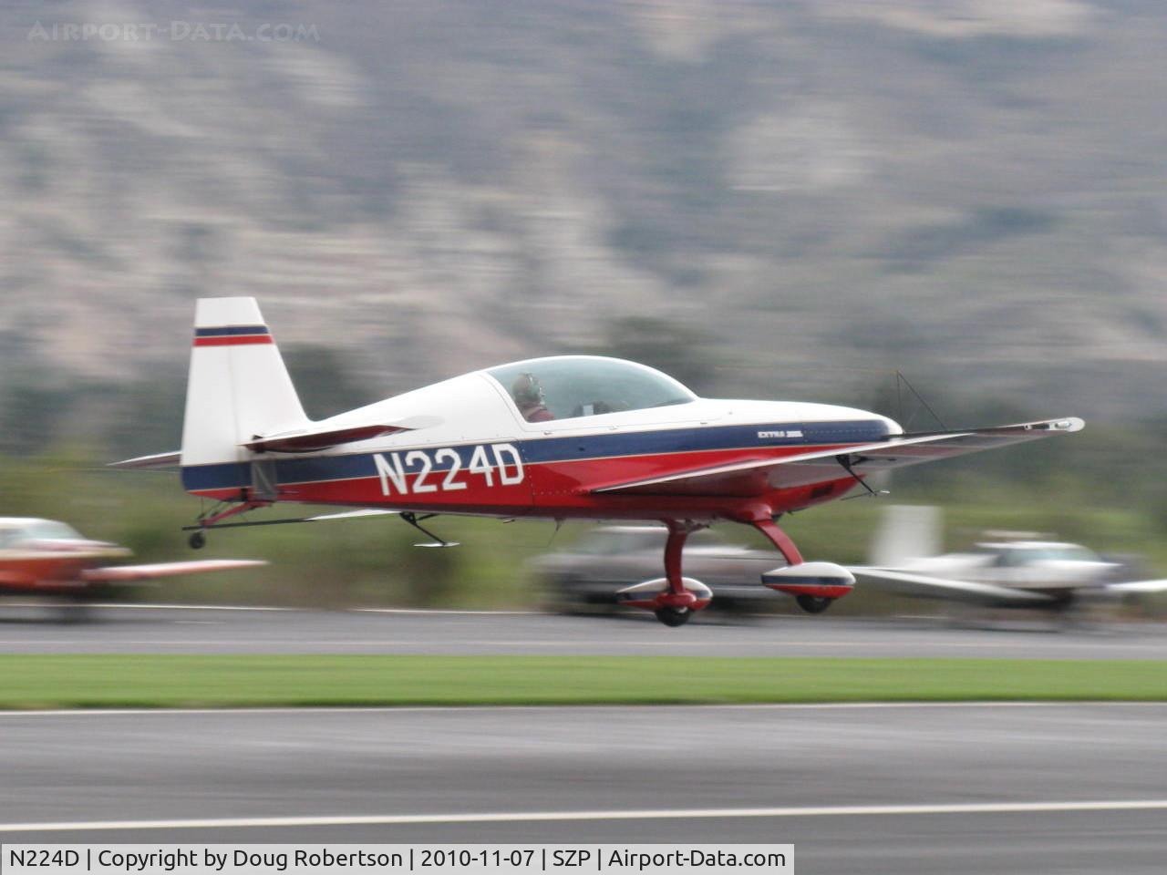 N224D, 1996 Extra EA-300/L C/N 028, 1996 Extra Flugzeugbau Gmbh EA 300/L, Lycoming AEIO-540-L1B5 300 Hp, fast takeoff climb Rwy 22-shot panned