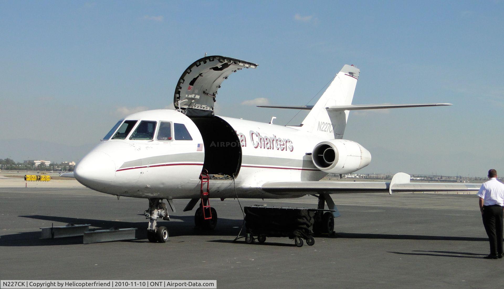 N227CK, 1970 Dassault Falcon (Mystere) 20DC C/N 227, Being thanked and preparing to depart