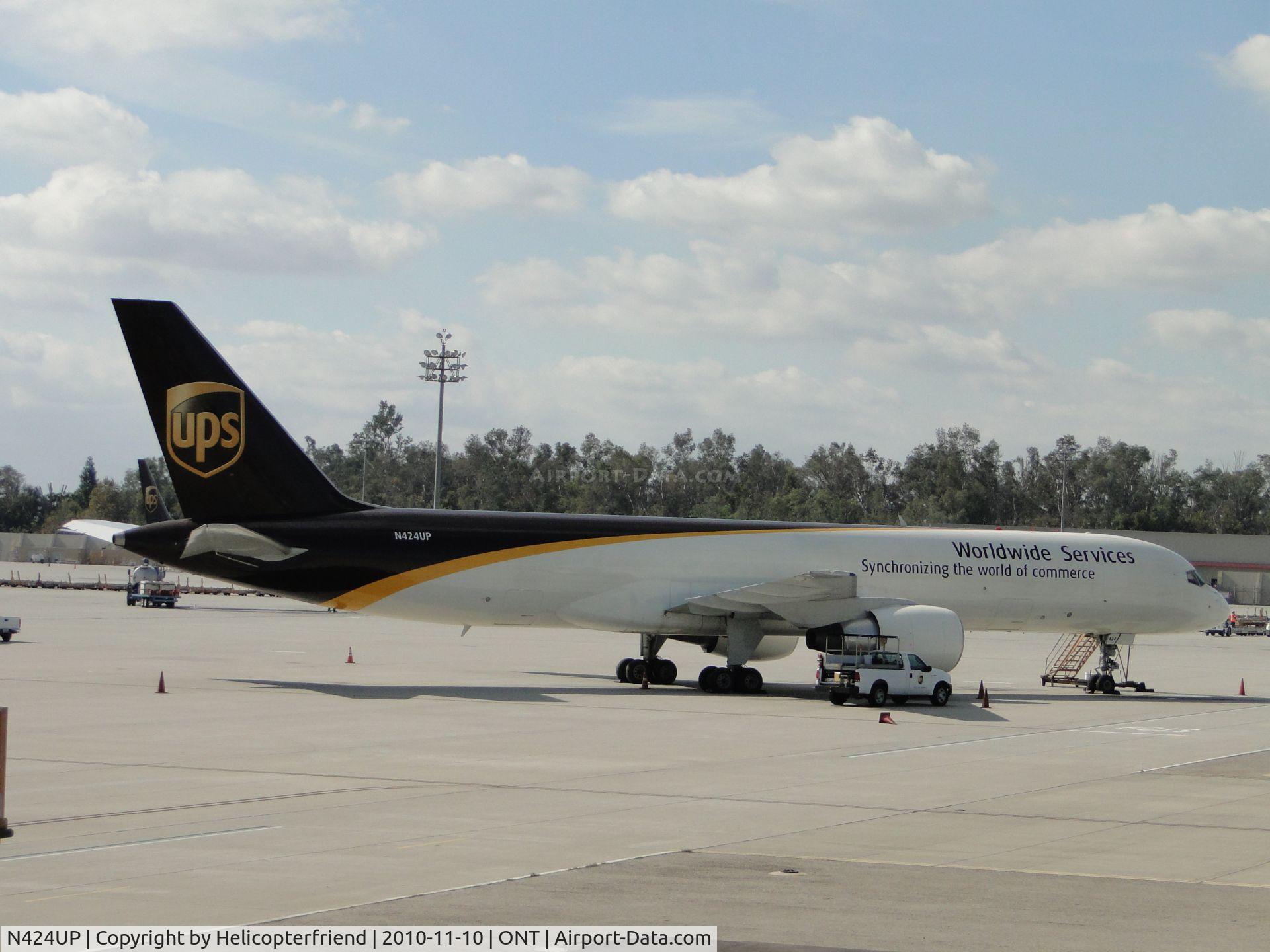 N424UP, 1991 Boeing 757-24APF C/N 25369, Parked in the UPS parking area