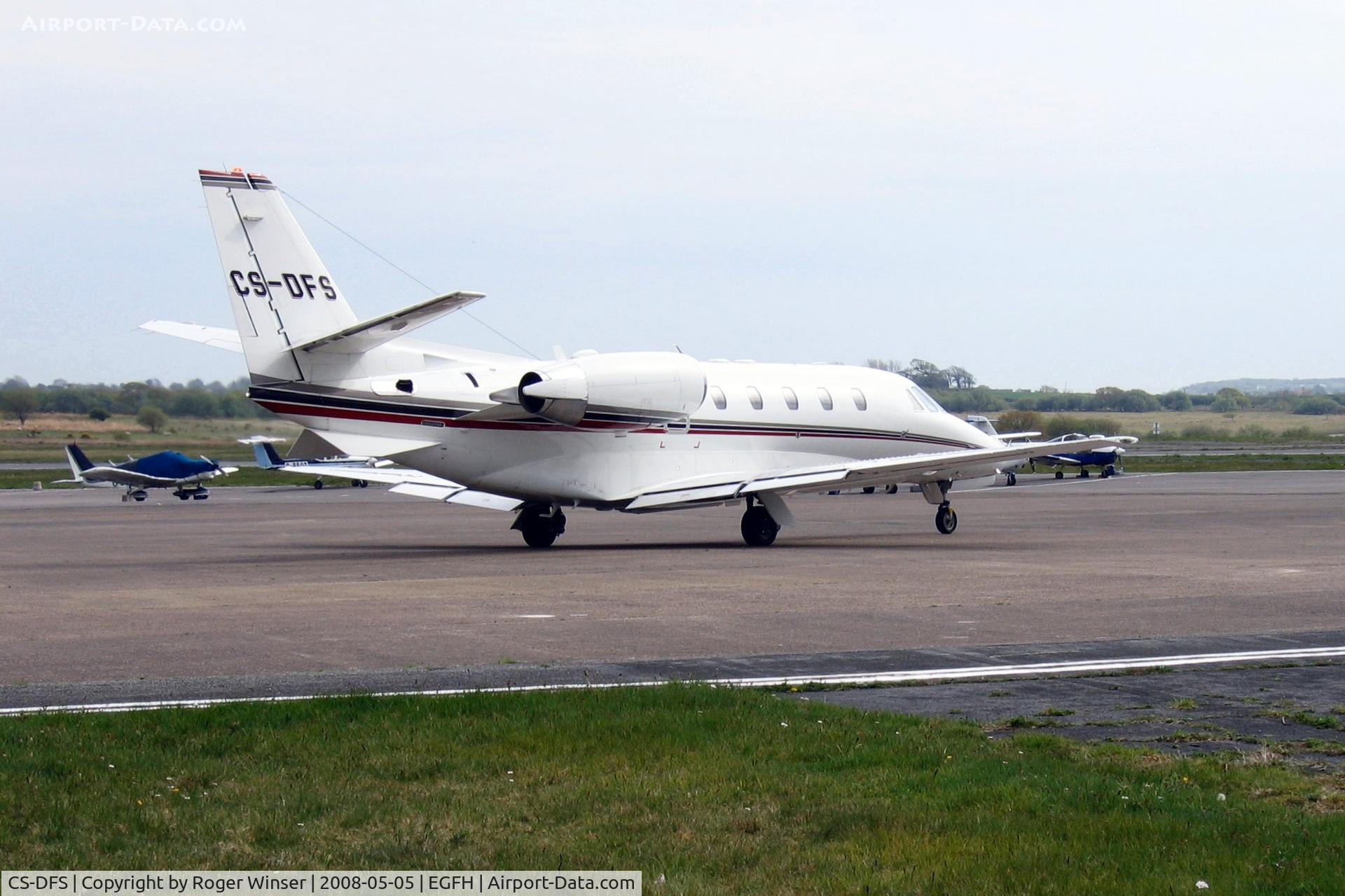 CS-DFS, 2004 Cessna 560XL Citation Excel C/N 560-5372, Visiting Citation XL taxying for departure