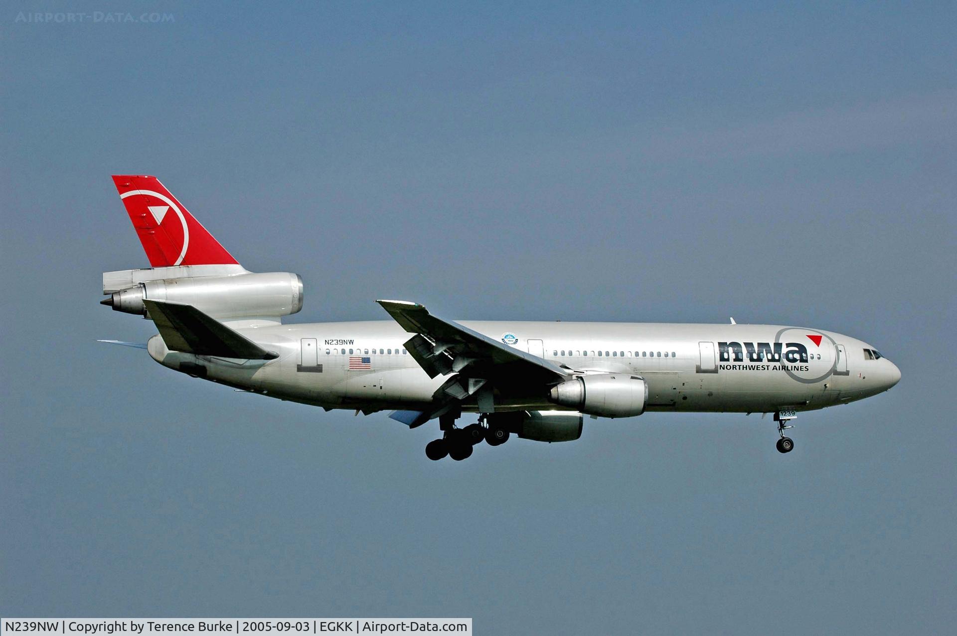 N239NW, 1987 McDonnell Douglas DC-10-30 C/N 48290, Gatwick for RNY 08, September 2005