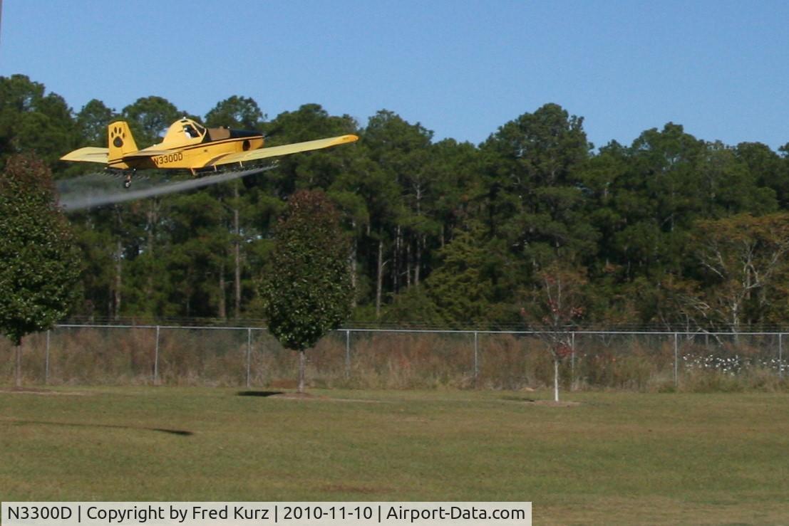 N3300D, 1996 Ayres S2R-R1340 Thrush C/N R1340-035, Saw plane  circling and coming in low over I-75 for several passes. Stopped at Rest Stop to see if I could get some pictures of this precision flying.