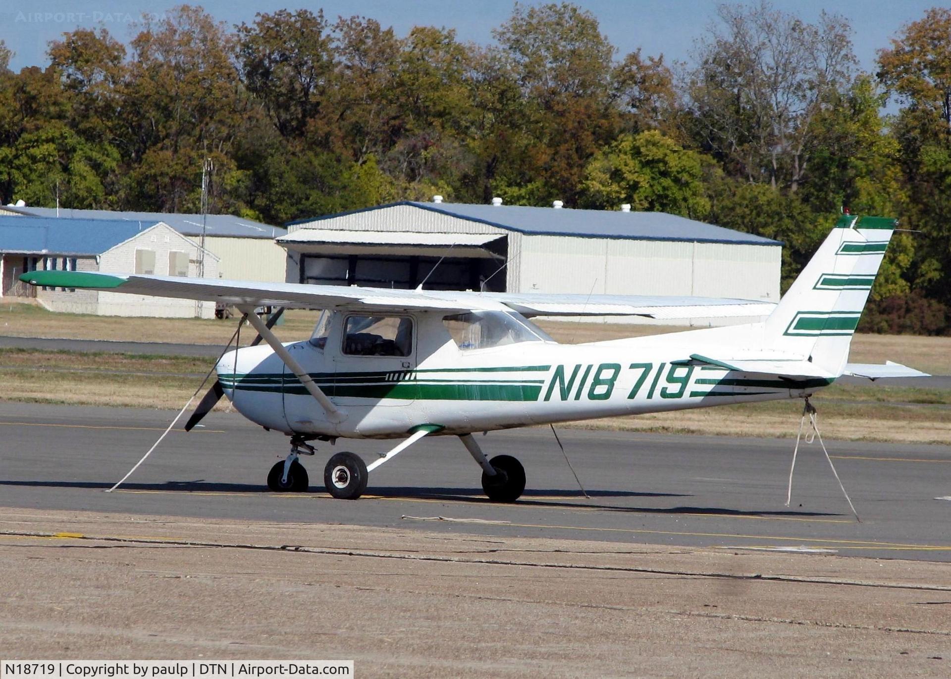 N18719, 1972 Cessna 150L C/N 15074059, At Downtown Shreveport.