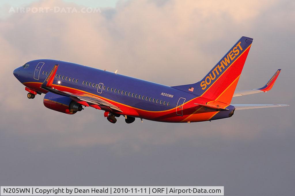N205WN, 2005 Boeing 737-7H4 C/N 34010, Southwest Airlines N205WN (FLT SWA1047) climbing out from RWY 5 en route to Chicago Midway Int'l (KMDW).