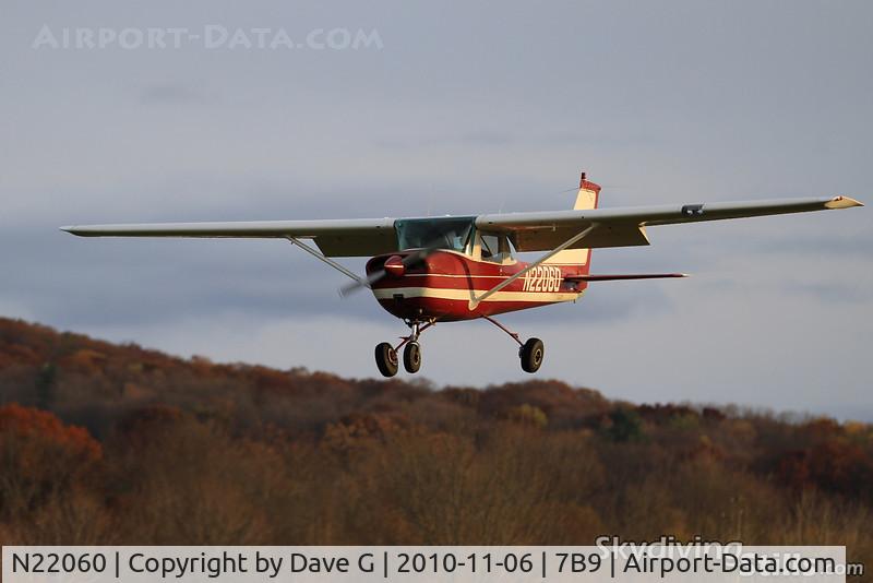 N22060, 1967 Cessna 150H C/N 15068036, Cessna 150 on final to Ellington, CT