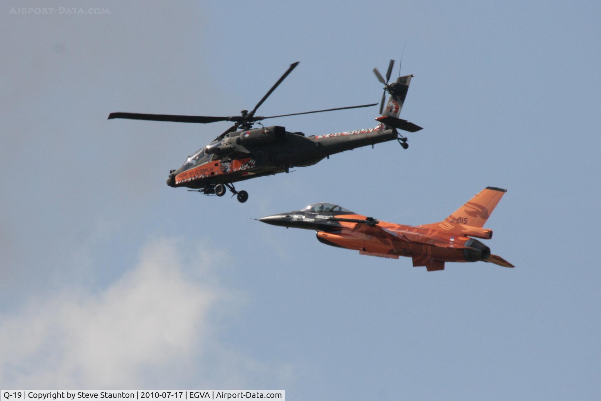 Q-19, Boeing AH-64DN Apache C/N DN019, Taken at the Royal International Air Tattoo 2010, displaying with F-16AM J-015 (two Tigers)