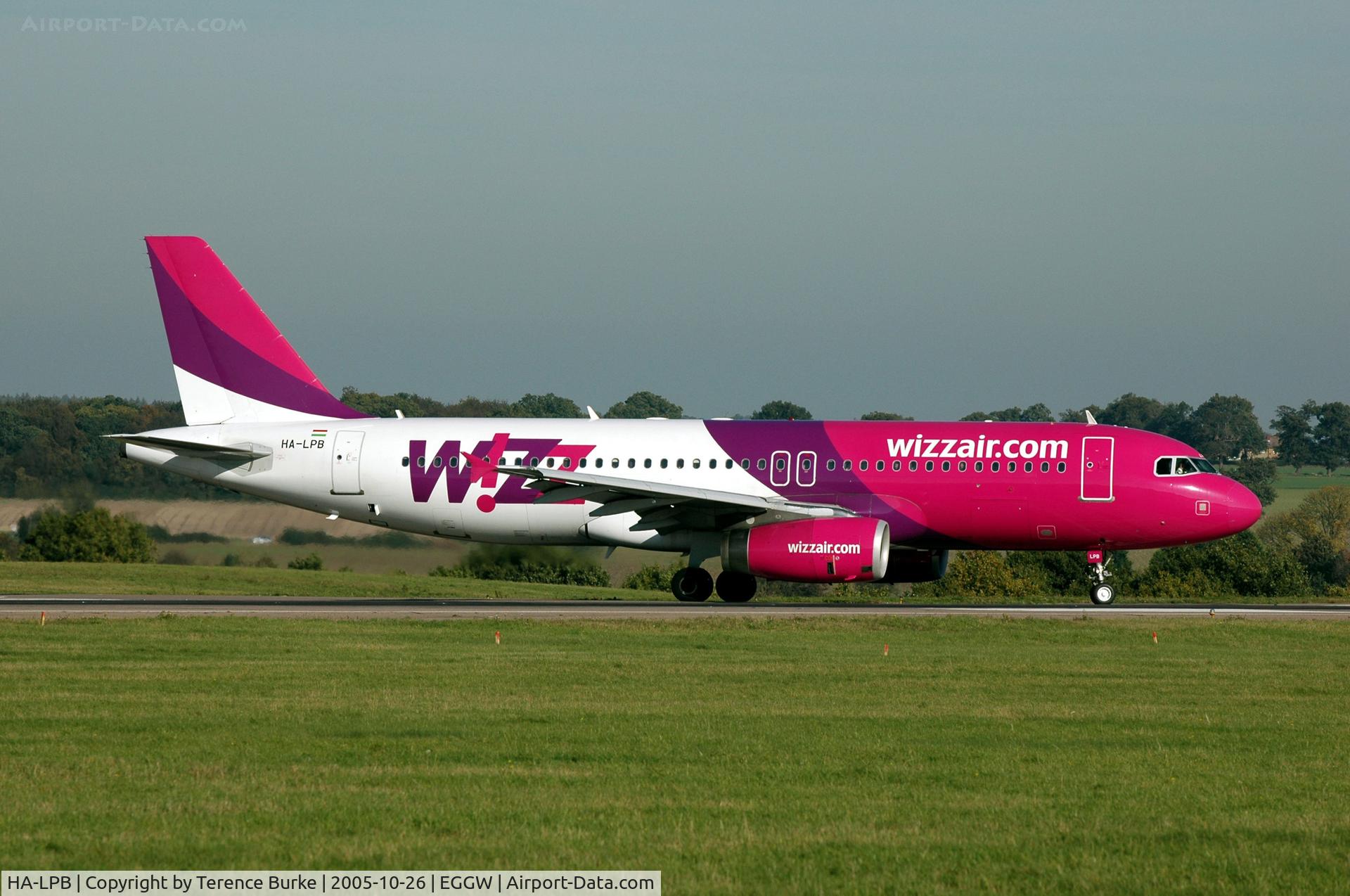 HA-LPB, 2001 Airbus A320-233 C/N 1635, Luton October 2005