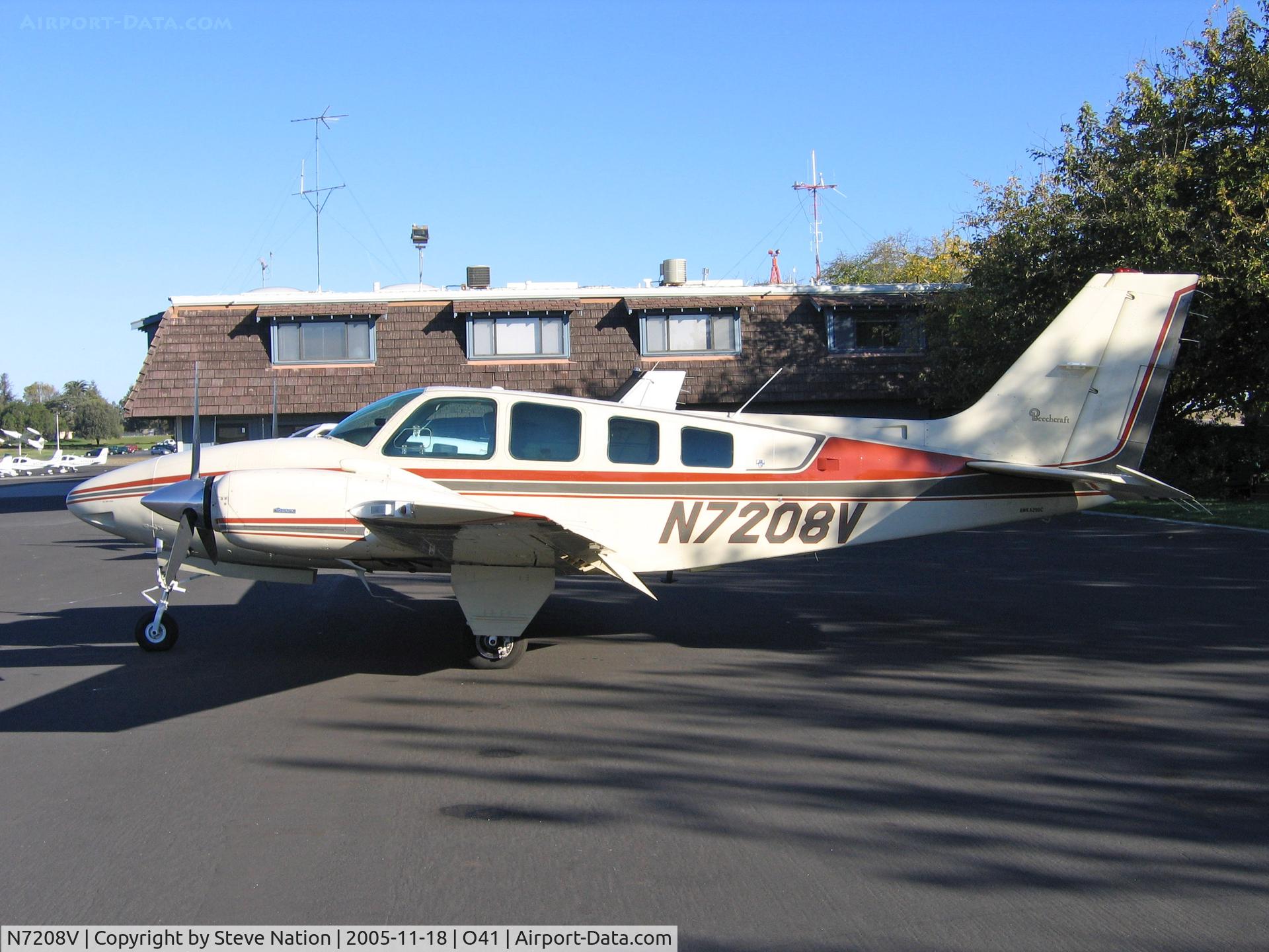 N7208V, 1984 Beech 58 Baron C/N TH-1432, 1984 Beech 58 @ Woodland-WATTS Airport, CA