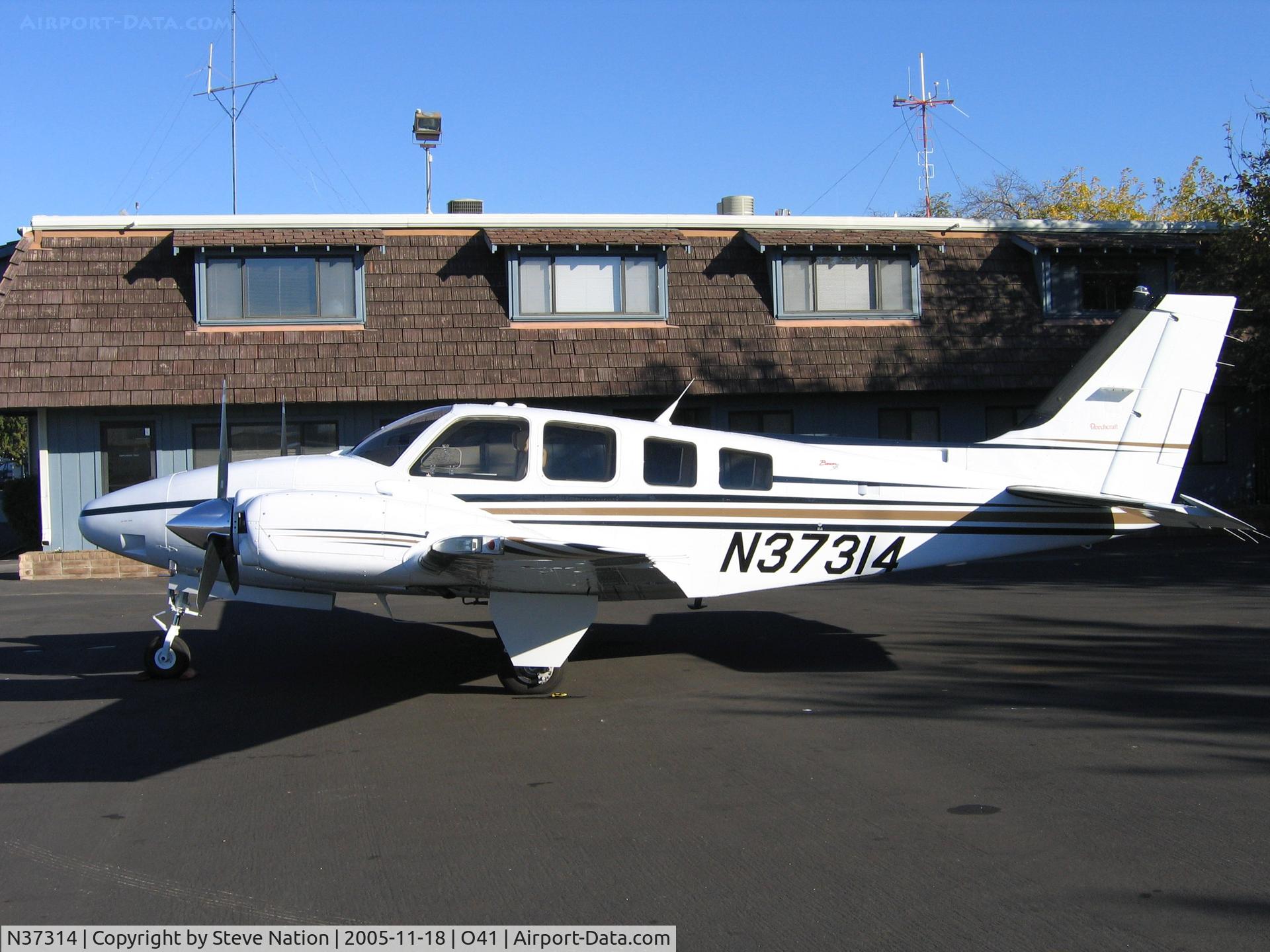 N7208V, 1984 Beech 58 Baron C/N TH-1432, Beech 58 @ Woodland-WATTS Airport, CA (NO LONGER REGISTERED BY NOV 2010)