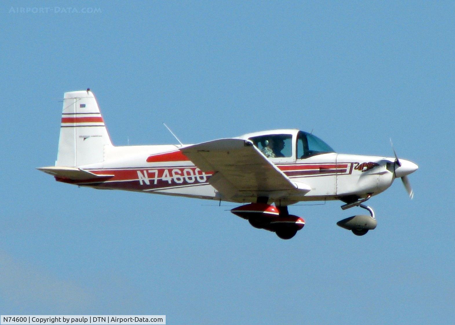 N74600, 1978 Grumman American AA-5B Tiger C/N AA5B-0268, Landing on 14 at Downtown Shreveport.
