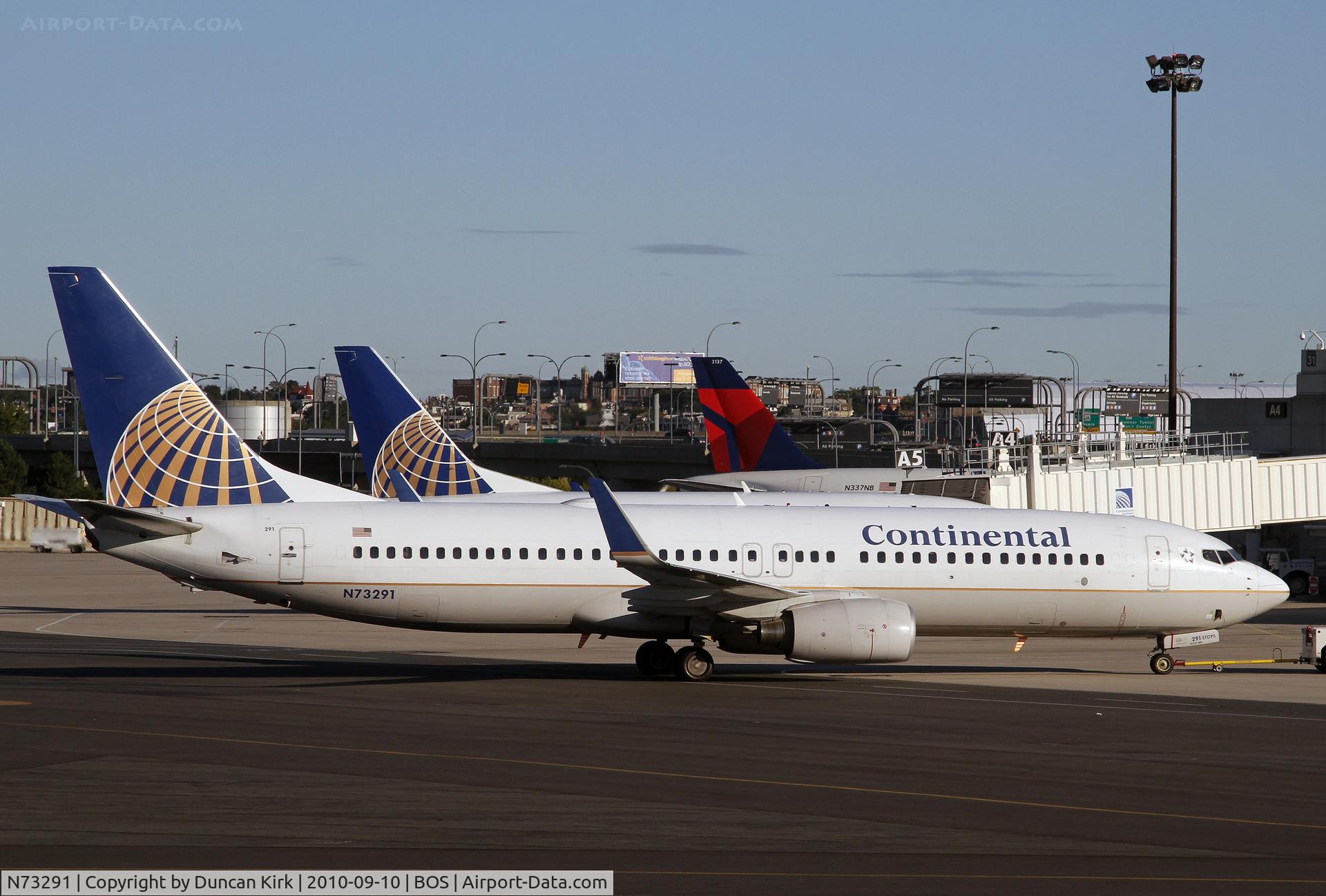 N73291, 2004 Boeing 737-824 C/N 33454, Pushing back for a flight to Houston