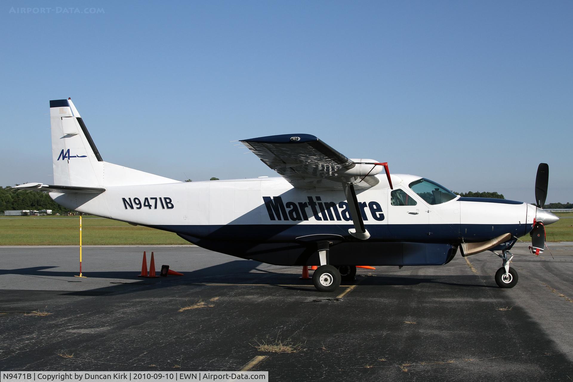 N9471B, 1988 Cessna 208B C/N 208B0081, Wearing the smart new Martinaire colors
